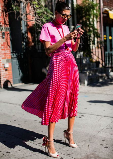 Spring Fling: How to Wear Pink & Red - Giovanna Battaglia Engelbert/Vogue.fr