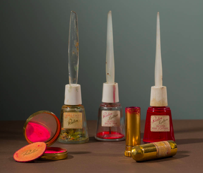 A photo of Frida's lipstick, compact and nailpolishes